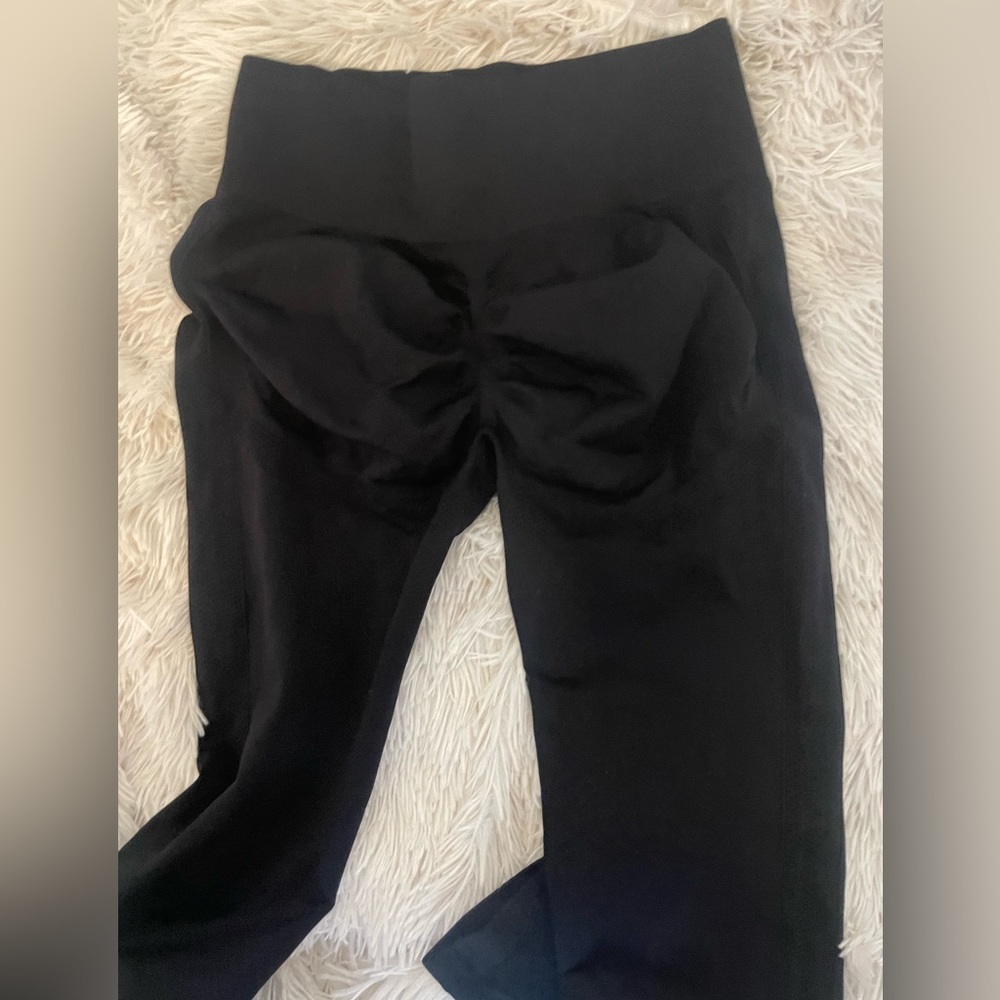 Black leggings size large